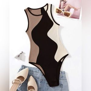 Women’s Snap Bottom Colorblock Scoop Neck Bodysuit, Tan & Black, Size Small